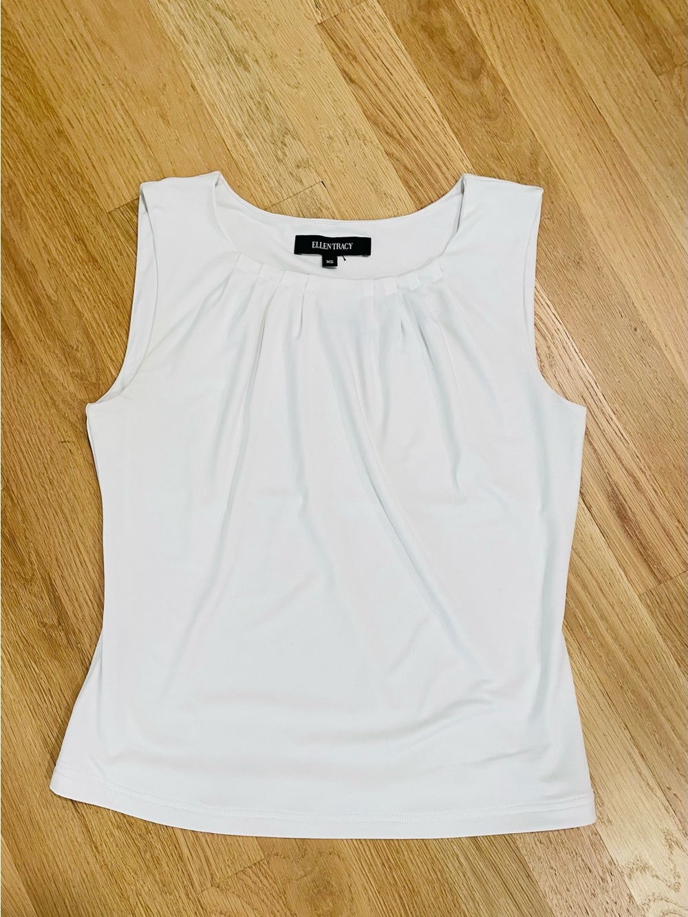 Ellen Tracy Women’s White Shirt Sleeveless Pleated Neck Shell XS